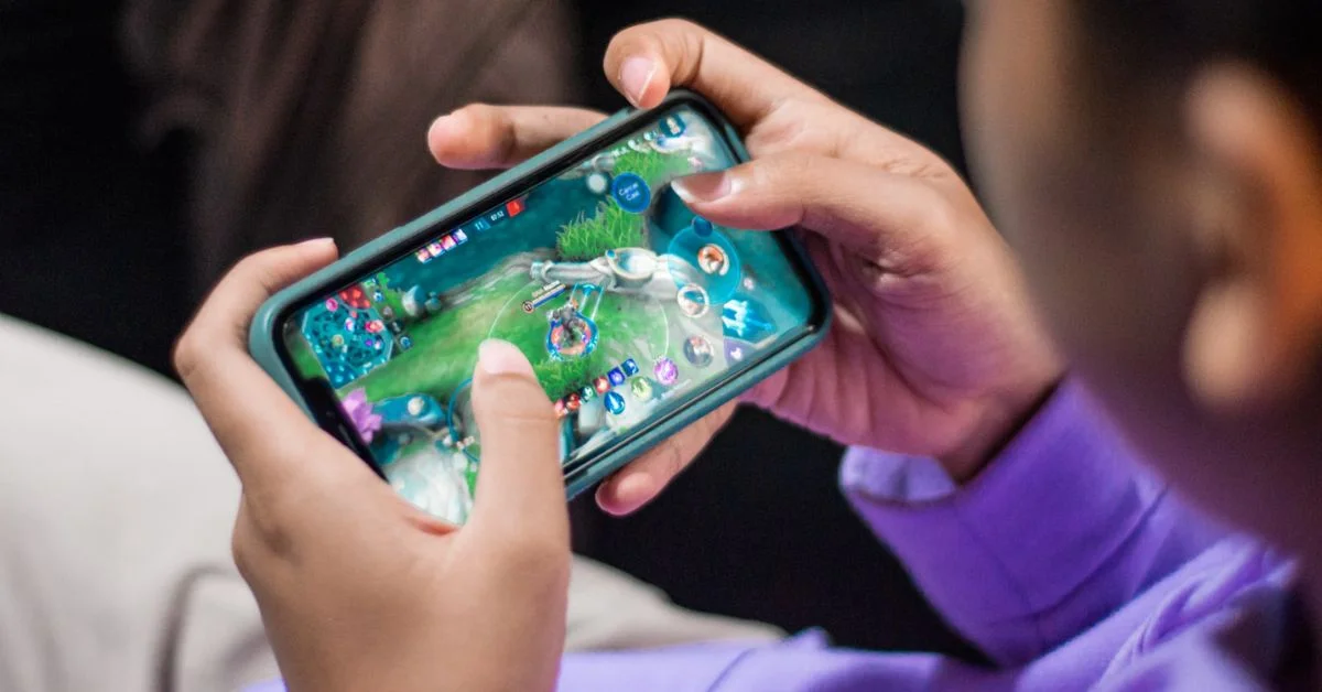Competitive Gaming on Smartphones