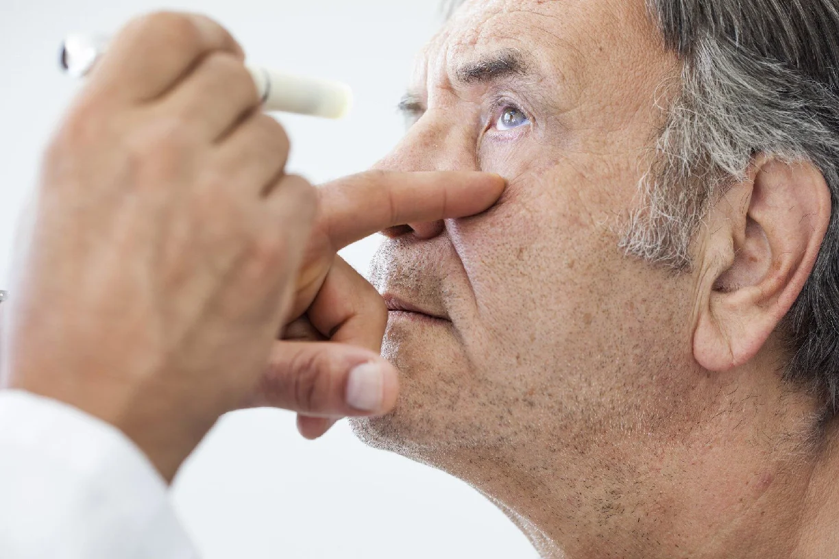 macular degeneration vs cataracts