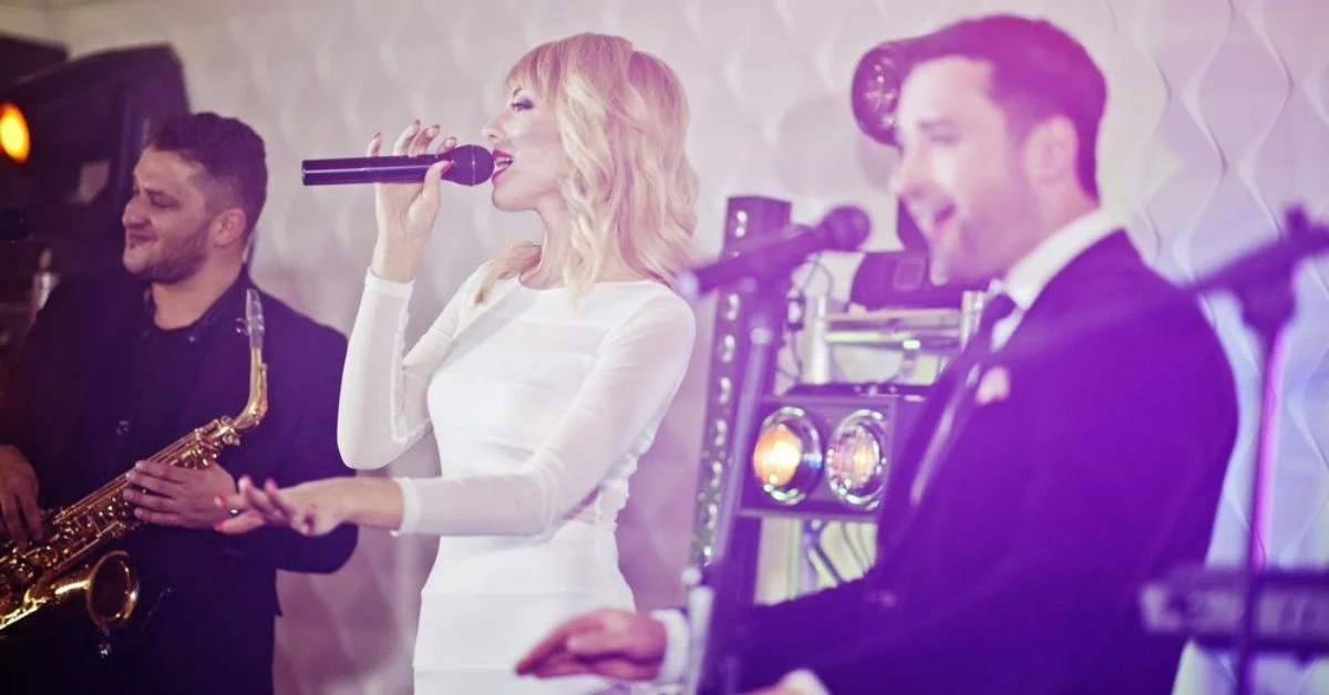 singing waiters