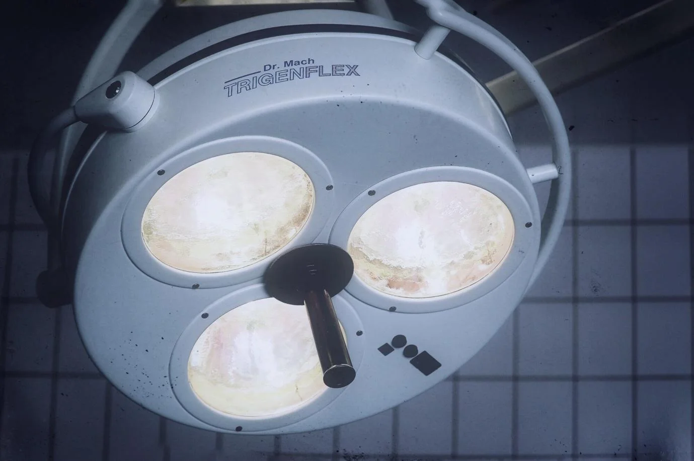 overhead surgical lights