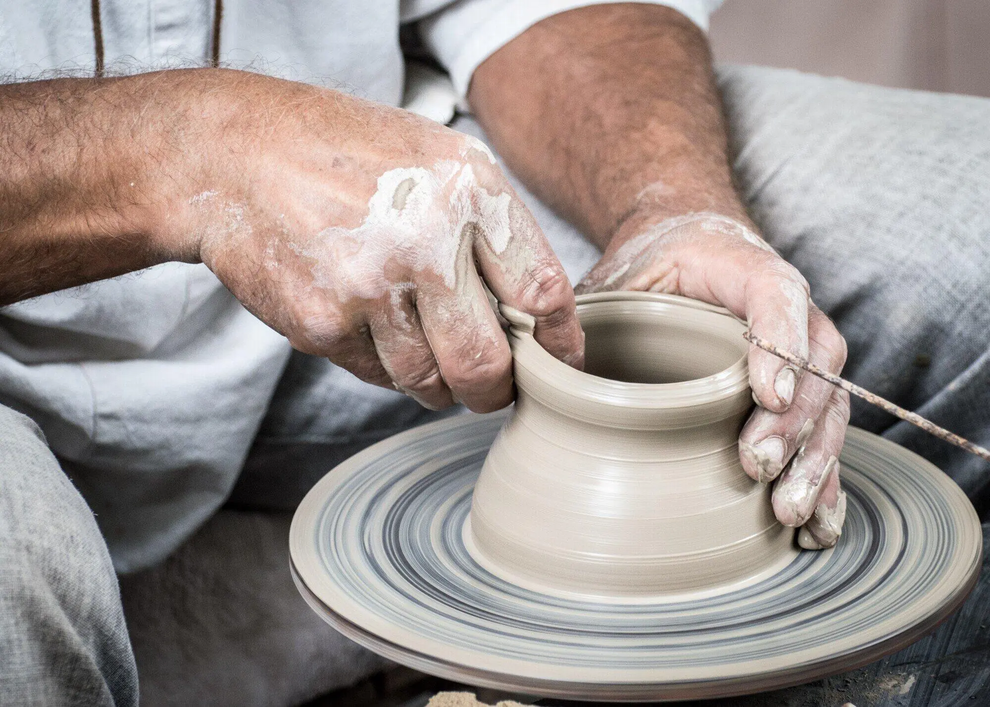 difference between pottery and ceramics