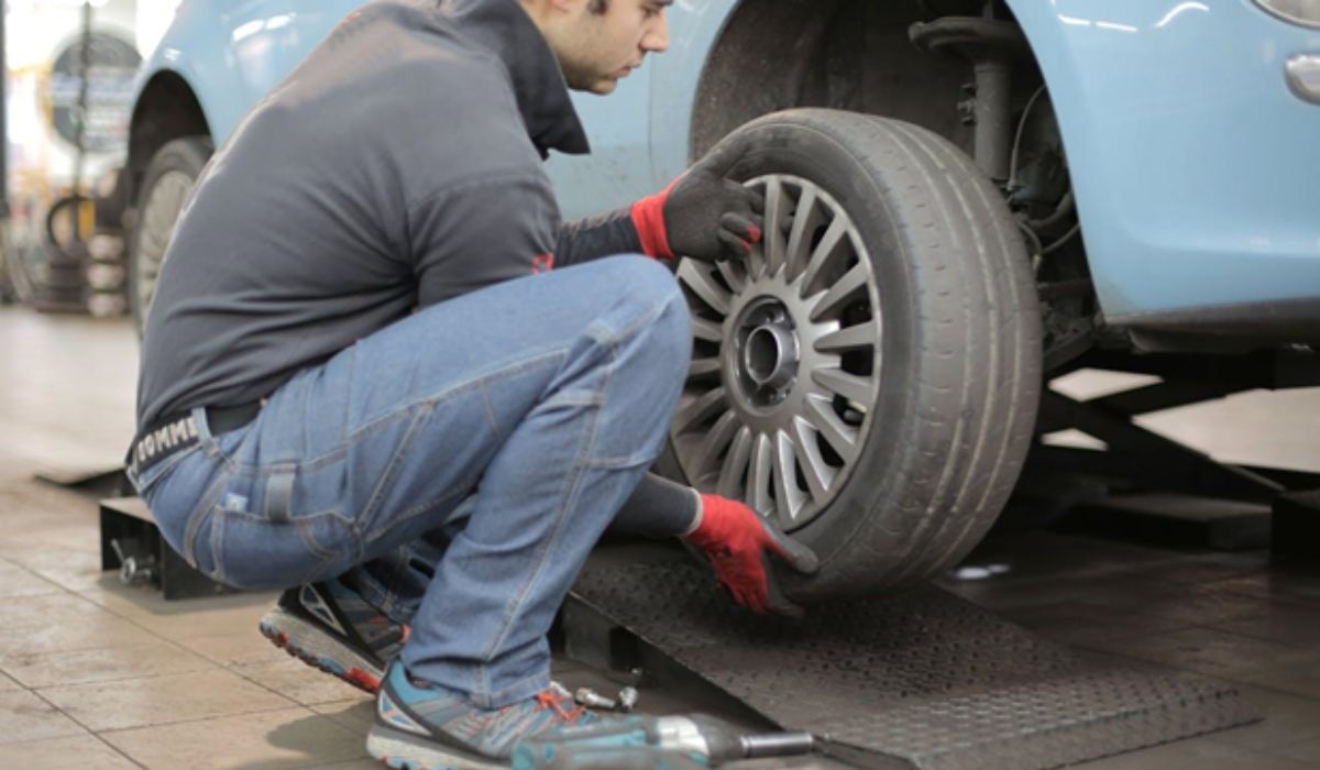 AUTO REPAIR BUSINESSES