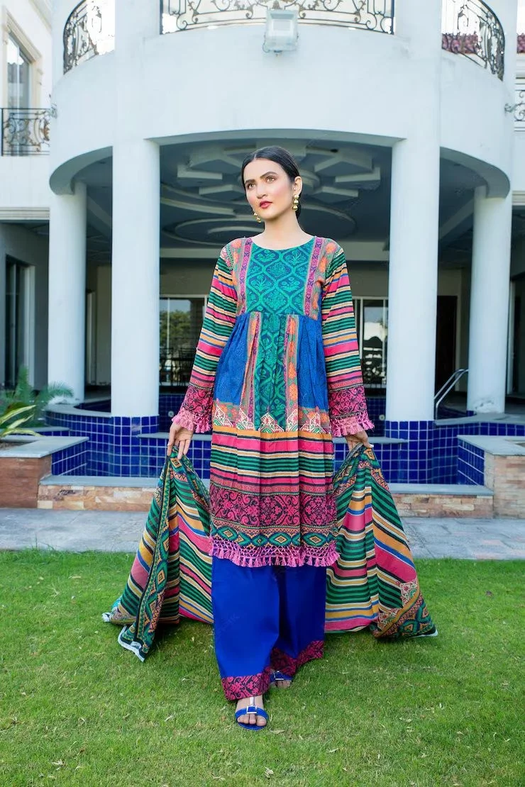 Traditional Outfits for Modern Pakistani Women
