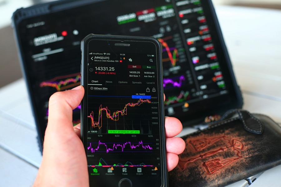 Future Trading and Stock Trading