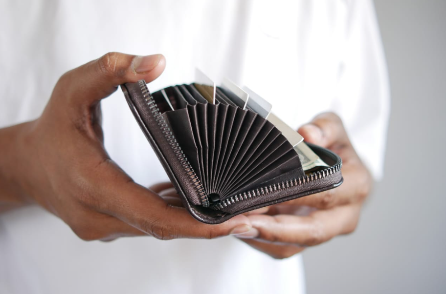How Aluminum RFID Wallets Outperform Traditional Wallets