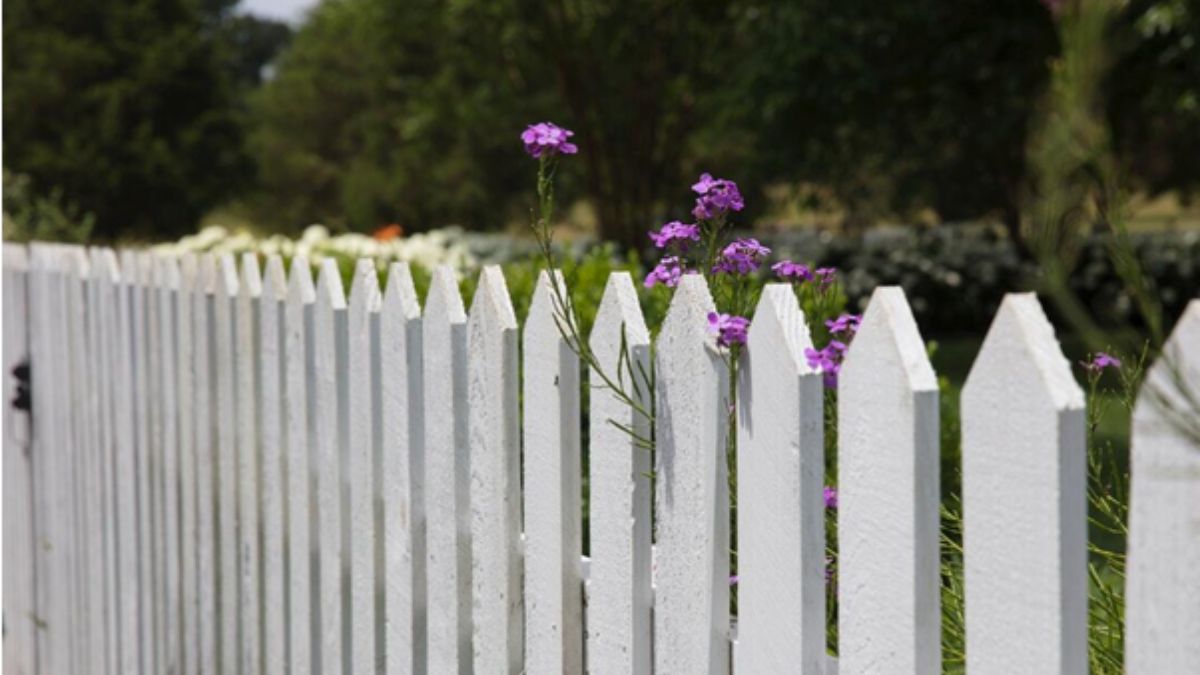 commercial fence contractors