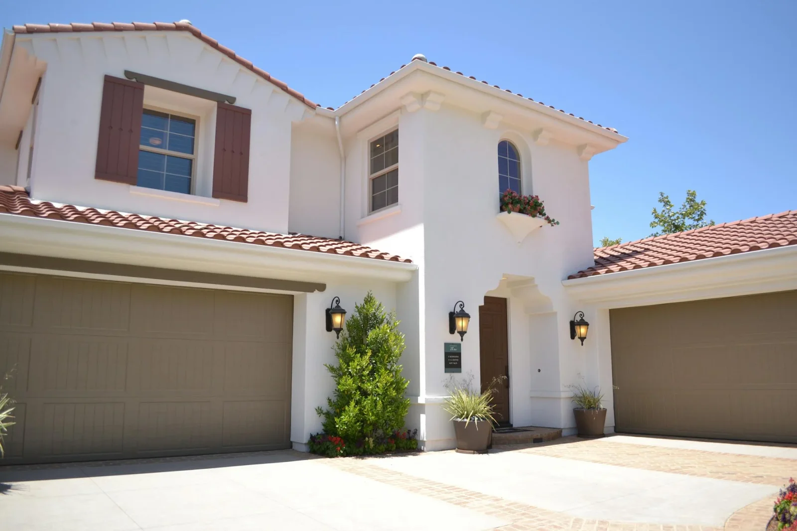 How To Spot Signs of a Damaged Roof